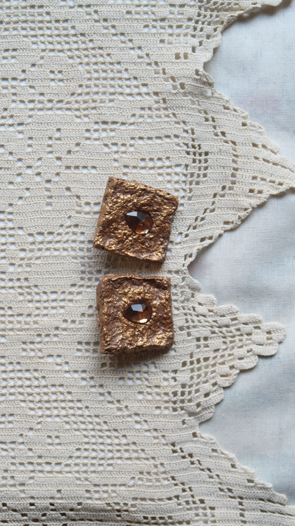Nacre Earing