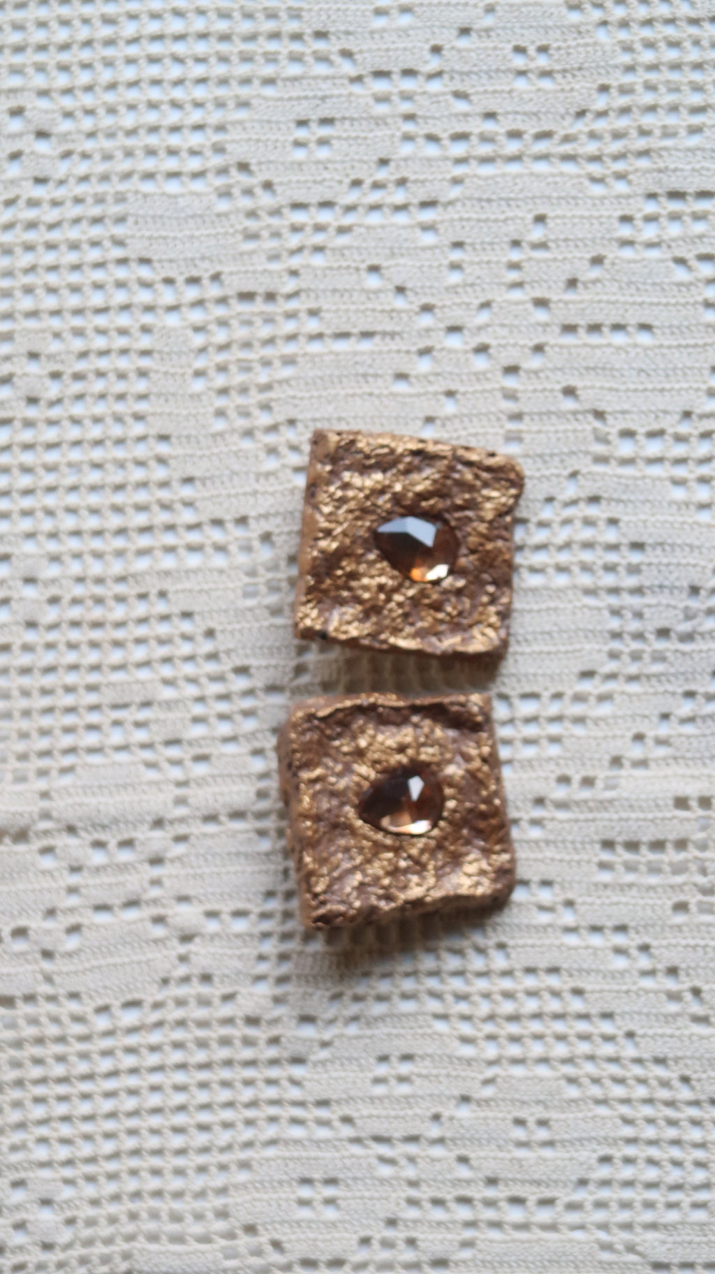 Nacre Earing